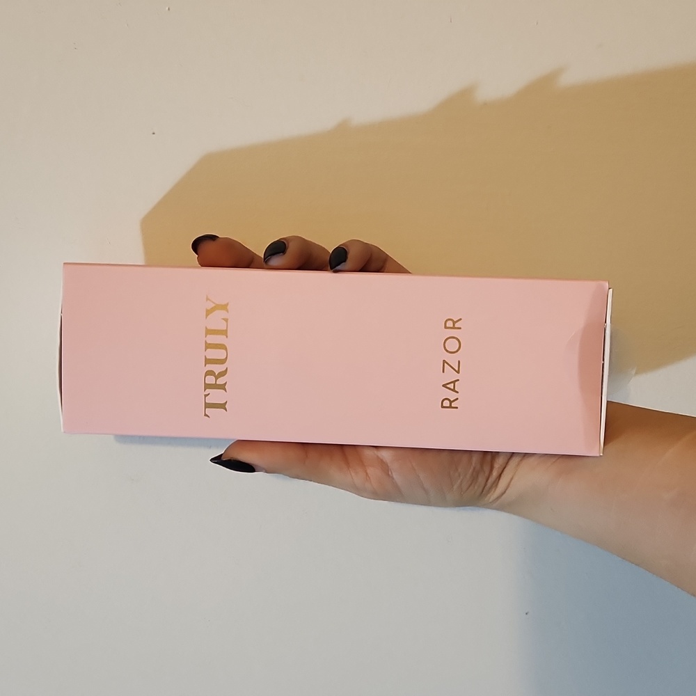 Pink razors(2 sets of blades)